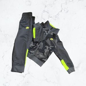 Nike Baby Toddler 24M Sport Tracksuit sweat suit Set
